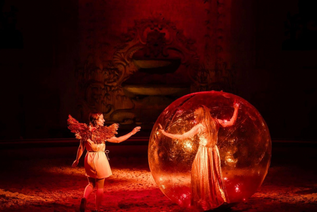 Le vieil ange et l'enfant - Cie équestre du Château de Chantilly : bulle