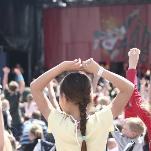Adobe Stock - enfant fête de village