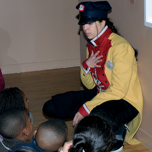 Visitée costumée en famille au Musée de la Poste