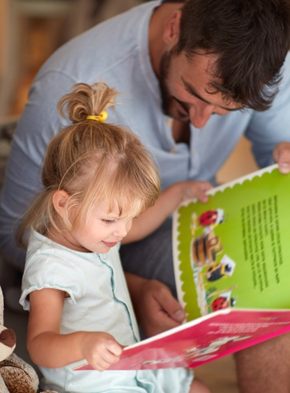 Festival du Livre de Paris : enfant et son père