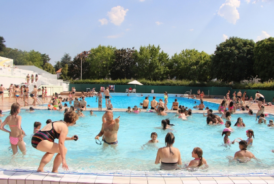 Piscine de Châtel-Guyon en été