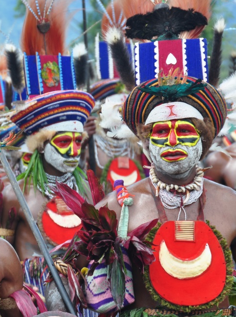 Taba Naba : l'art de la parure des papous