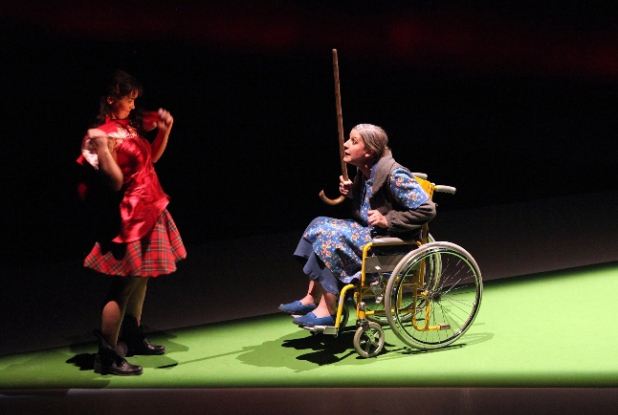 Quand on parle du loup... - au TNG, mise en scène Nino d'Introna