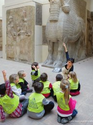 Atelier au Louvre : Géants et génies de glaise