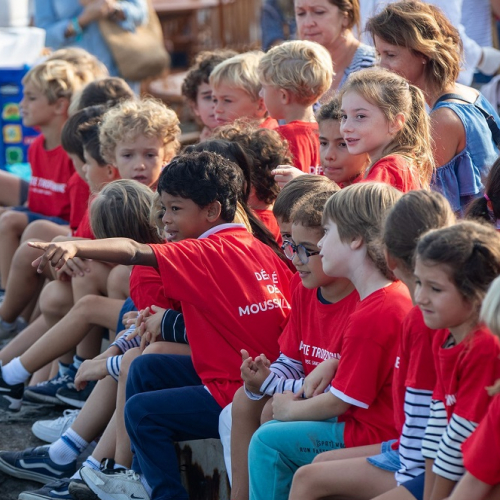 Voiles de Saint Tropez : Des enfants sur le port