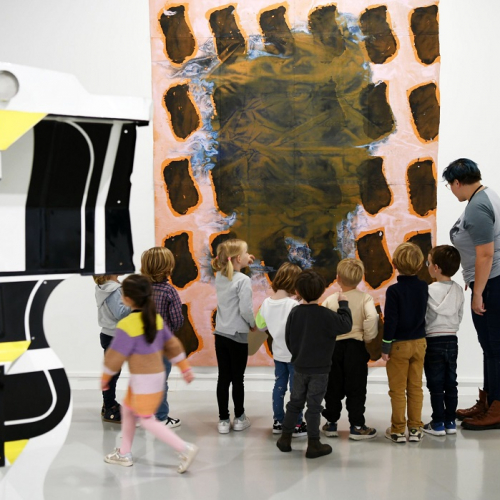 LAAC Dunkerque : Des enfants visitent les œuvres du musée