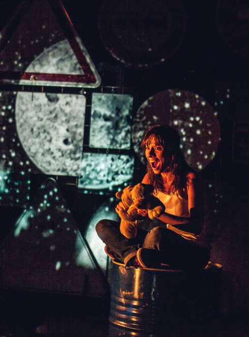 Une cosmonaute est un soucis dans notre galaxie - Sarah Carré