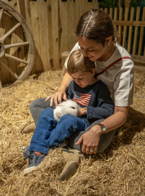 Le Monde de Noé : enfant avec un lapin