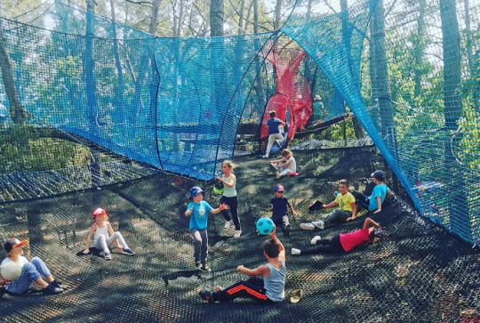 Vikings Parc : des enfants dans un filet en hauteur