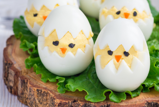 Oeufs mimosa poussins pour Pâques