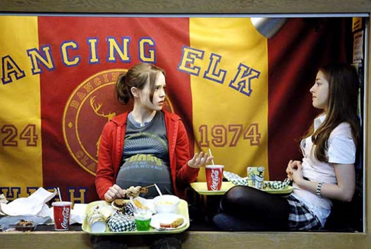 Juno : Juno discute avec son amie