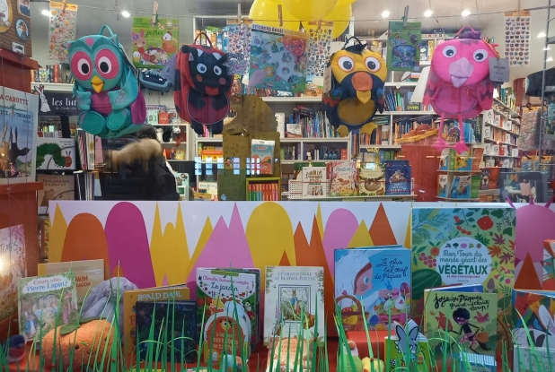 L'Émile Jeunesse : vitrine de la librairie