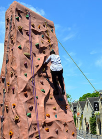 Mur d'escalade à Bercy Village