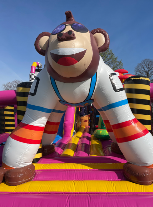 Structure colorée du Jungle Parc de Corbas