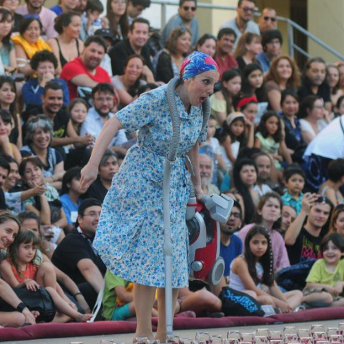 "Miniatures" : spectacle de rue par Royal de Luxe à Nantes