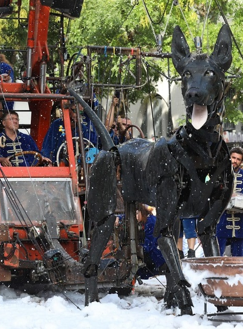 Le Xolo et le Bull Machin - Royal de Luxe : xolo