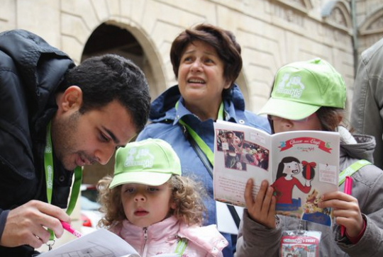 Chasse aux oeufs de Pâques à Paris - famille