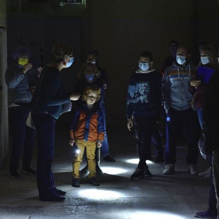 Visite musicale à la lampe torche à Ambronay