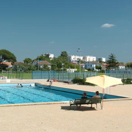 Piscine Stéhelin à Bordeaux en été
