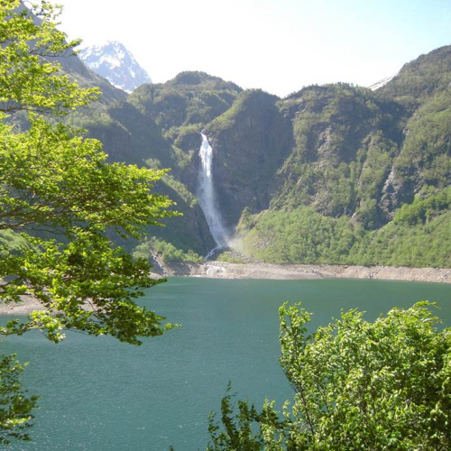 Lac d'Oô : la cascade