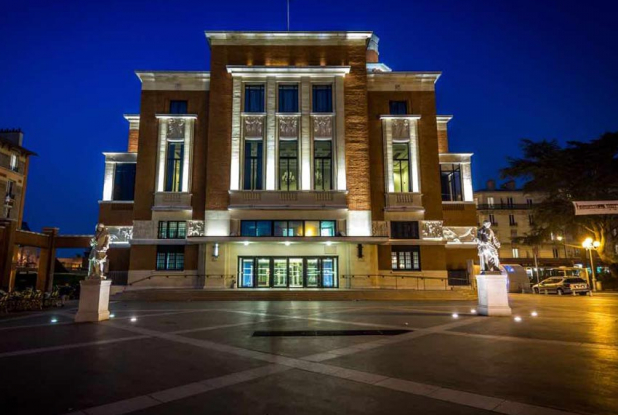 Beffroi de Montrouge : façade de nuit