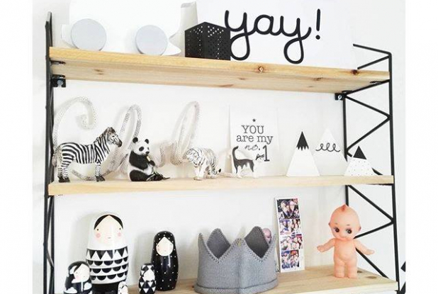 Étagère en noir et blanc