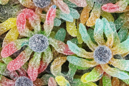 Anniversaire enfant Jumanji : bonbons mygales.