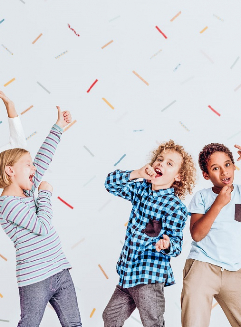 KaraFun Lille : Des enfants chantent comme s'ils avaient un micro dans la main