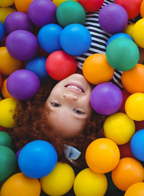 Gulli Parc Vendeville : Deux enfants dans une piscine à balles