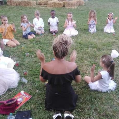 Zip Anime : jeux avec les mains