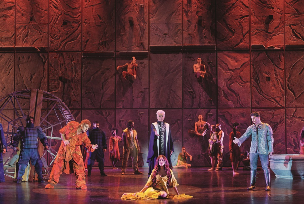 Expo Comédies musicales, les costumes font leur show ! - Belle