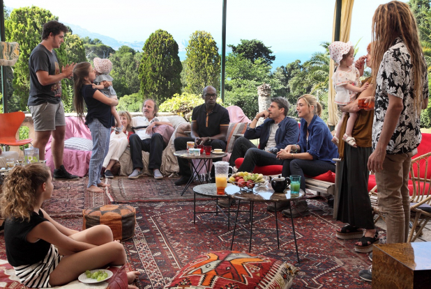 C'est quoi cette famille ? - Toute la famille réunie