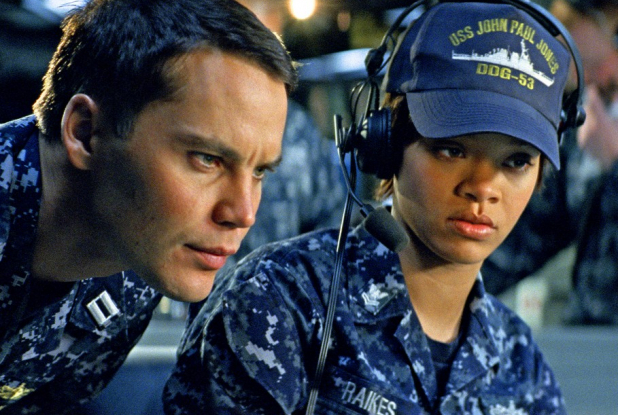 Battleship - Taylor Kitsch et Rihanna