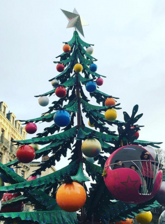 Embarquez à bord du sapin de Noël géant