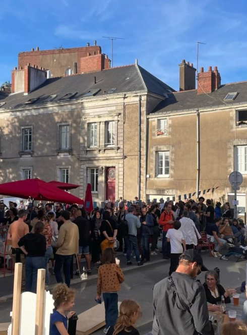 Bain de soleil au Grand Bain, Nantes