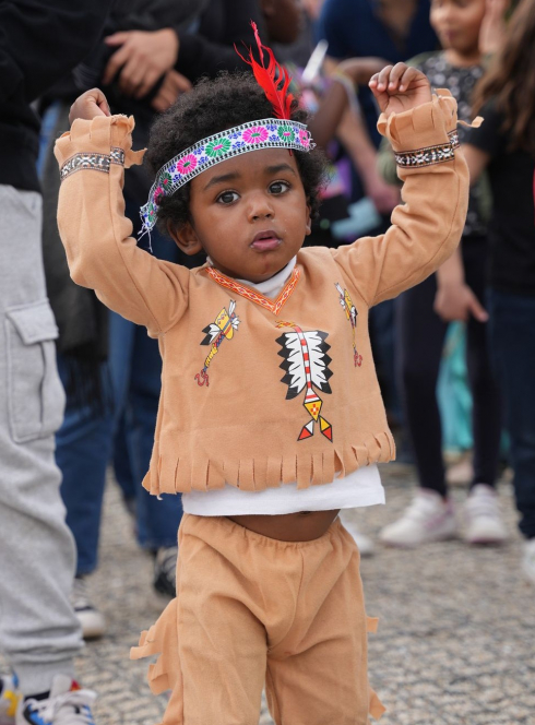 Carnaval de Villenave d'Ornon : garçon en indien