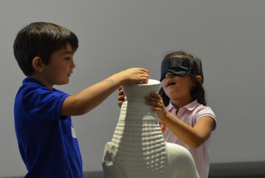 Prière de toucher ! L'Art et la matière