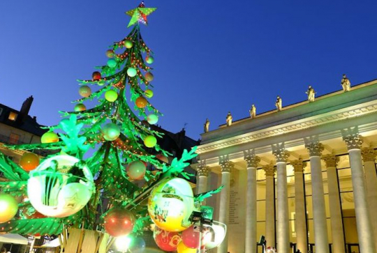 Manège sapin de Noël Place Graslin