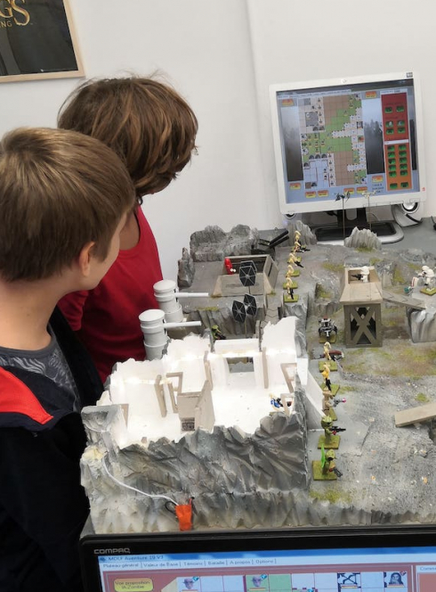 Stratèges : salle de jeu avec enfants