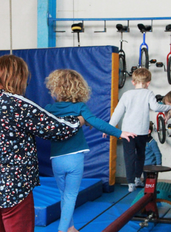 Des ateliers de cirque gratuits en famille