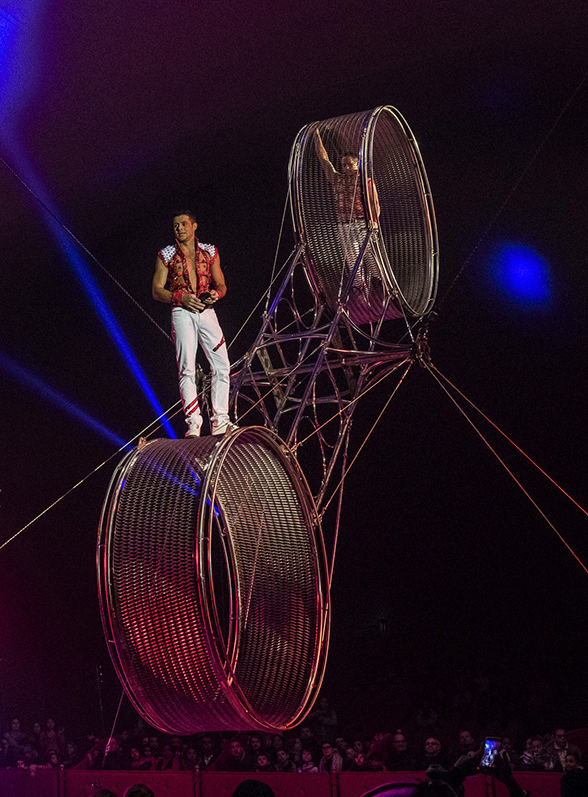 International Circus Festival Cirque Holiday spectacle de cirque de