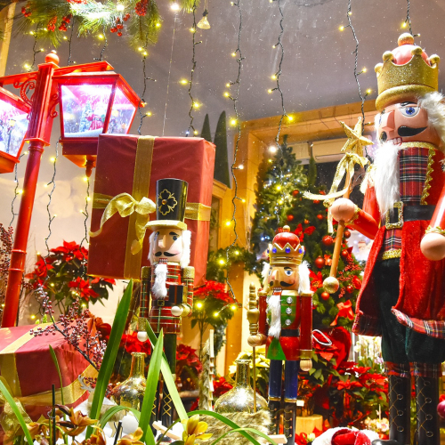 Noël à Beaulieu-sur-Mer : Des Casses-Noisette en vitrine