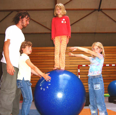 Cours de Cirque avec Ben An Cirq