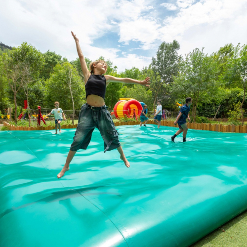 Village des Fous : trampoline