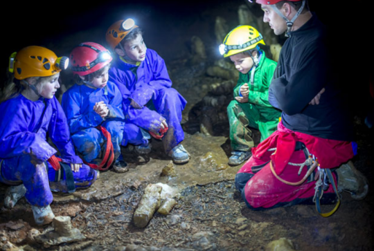 Des séjours sportifs pour vos vacances en famille - Spéléologie Ardèche