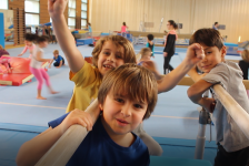 Gymnastique : un sport pour les filles comme les garçons