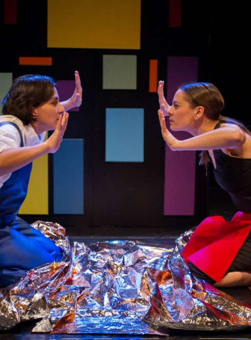 Didoudam - Malia Compagnie et Collectif Effervesens  deux comédienne sur scène