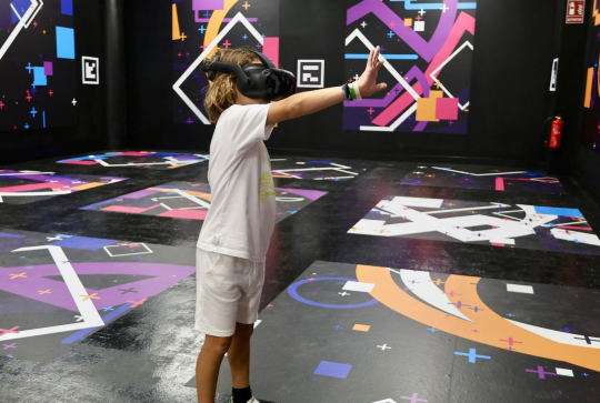 Eclipso : visite virtuelle d'un garçon