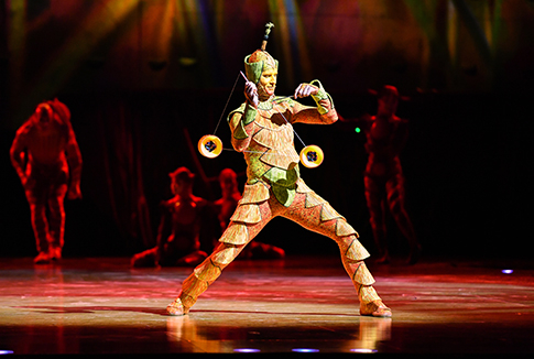 Cirque du Soleil - Ovo : diabolo