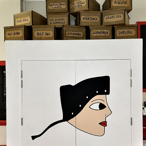 Soirée de réouverture du Théâtre Le Guignol : Peinture de Guignol sur une armoire